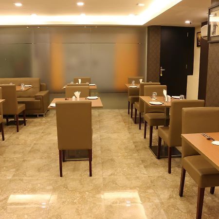 Oyo 662 Hotel Comfotel โกลกาตา ภายนอก รูปภาพ