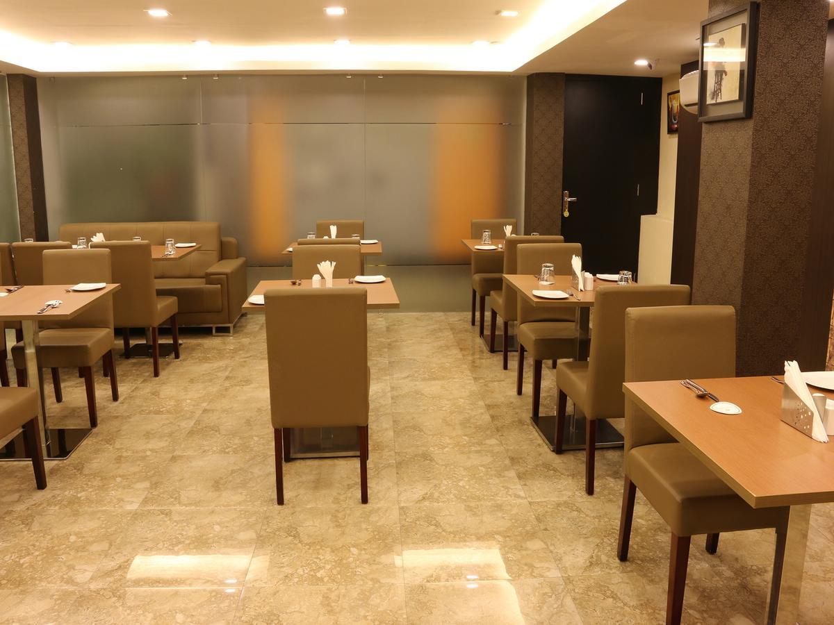 Oyo 662 Hotel Comfotel โกลกาตา ภายนอก รูปภาพ