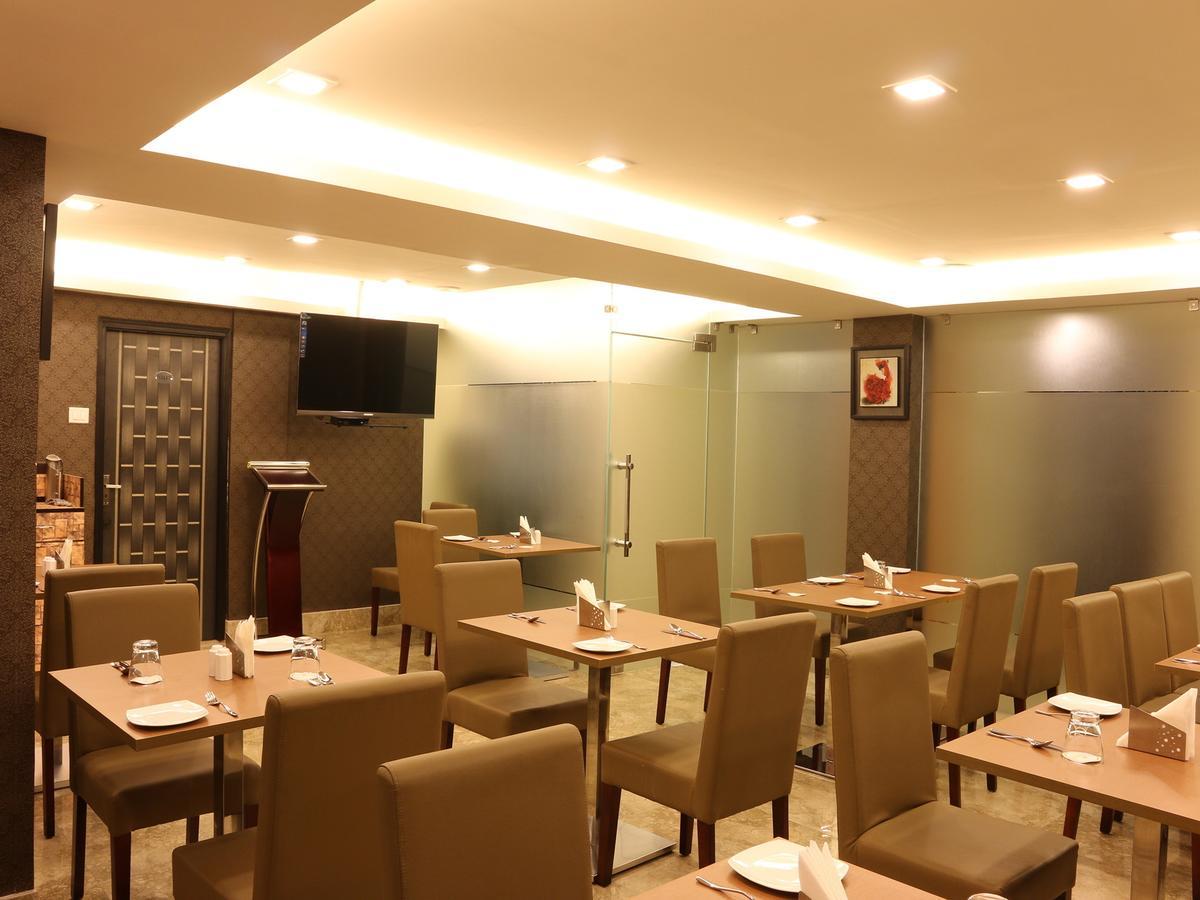 Oyo 662 Hotel Comfotel โกลกาตา ภายนอก รูปภาพ
